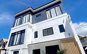 New Modern Suite Near Airport & Beach